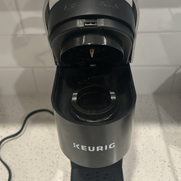 Keurig coffee maker - Picture 4 of 4